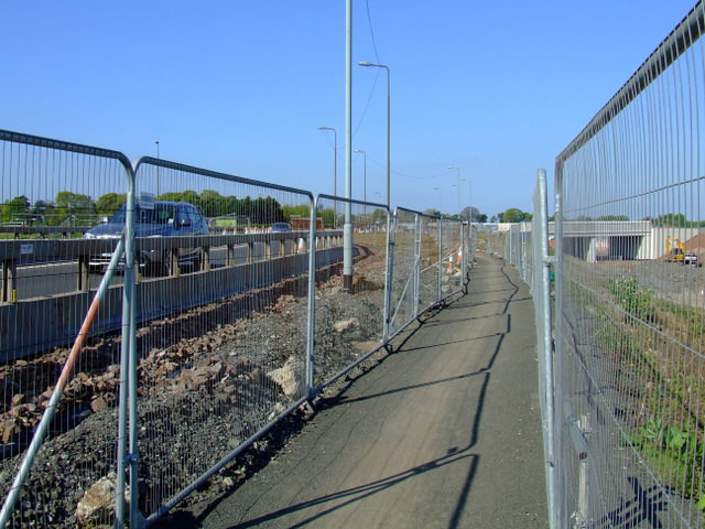 Passage protection with fences